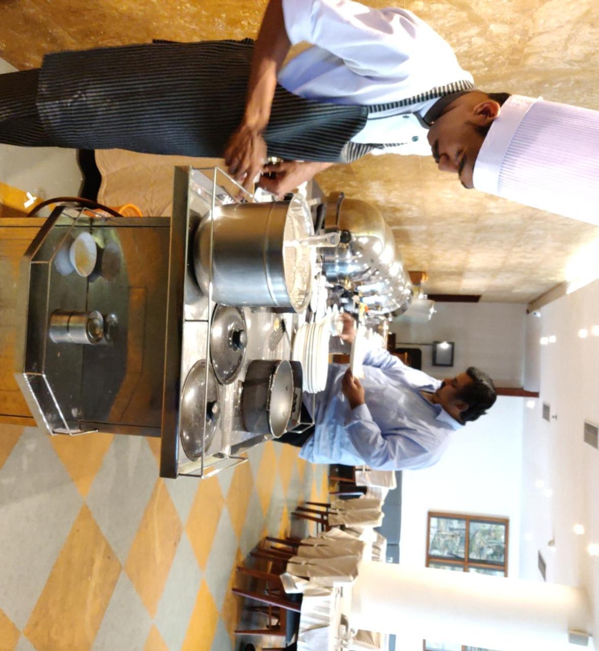 Grand Hotel Kochi Екстериор снимка