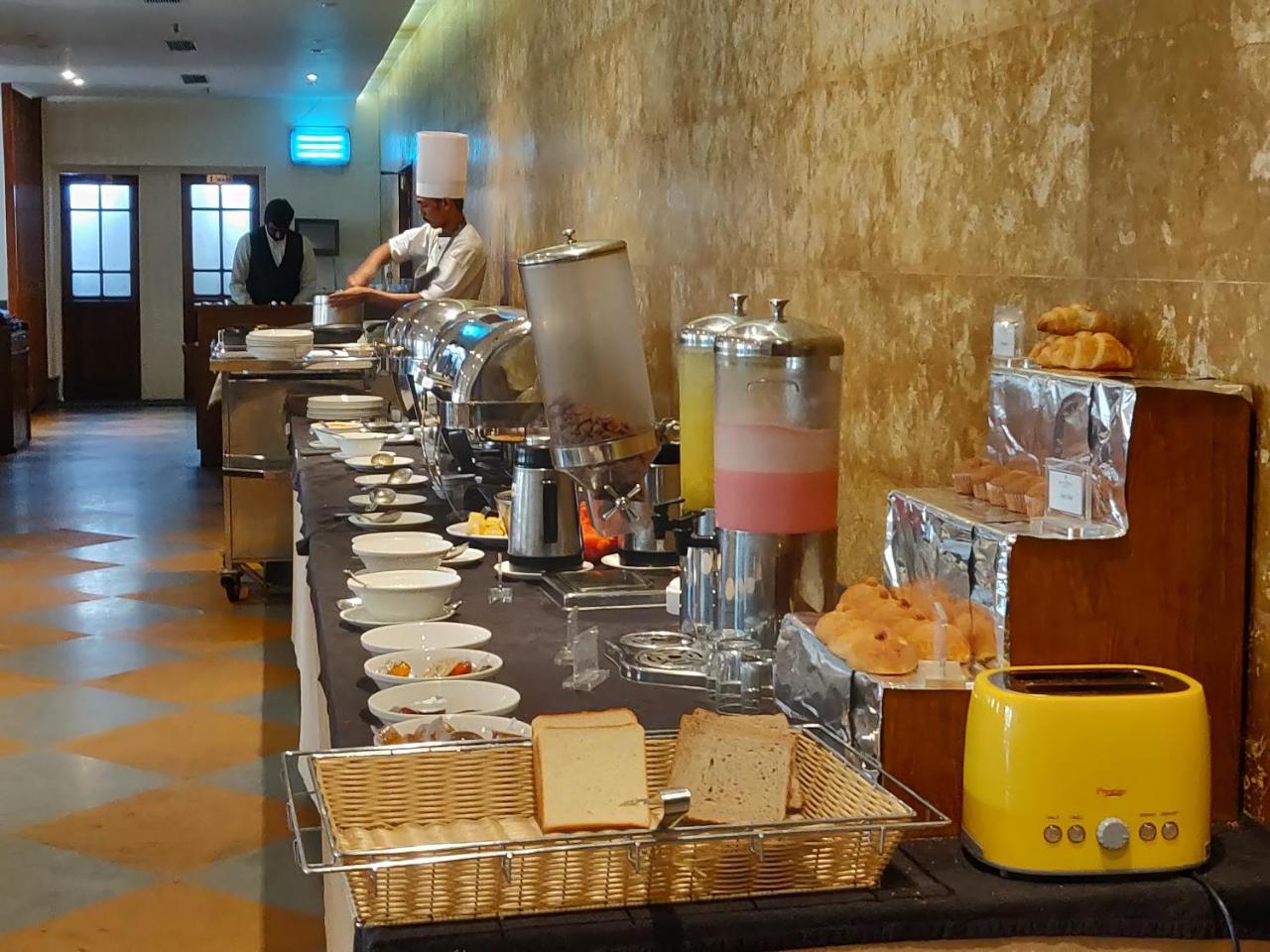 Grand Hotel Kochi Екстериор снимка